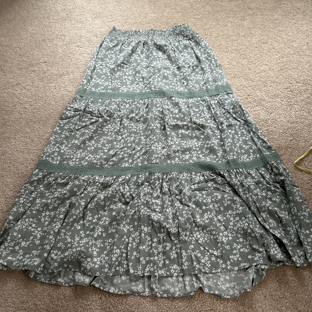 Green floral tiered skirt